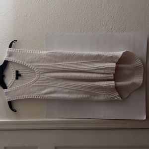 Banana Republic White Vneck Hi-Low Hem Designed Sleeveless Sweater Size S